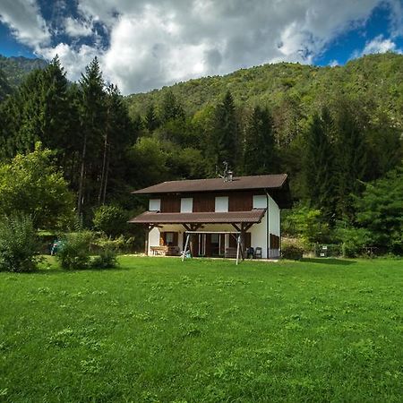 Casa Al Portico Lägenhet Pieve Di Ledro Exteriör bild